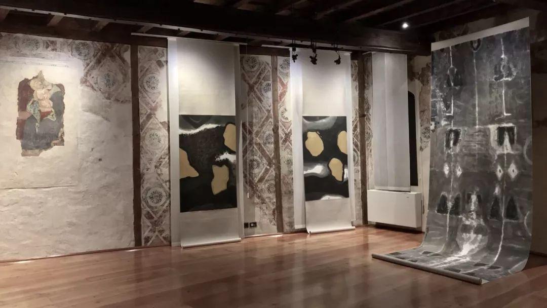 岛子作品《裹尸布上没有口袋》,《上丈二水墨卷轴》,《上帝与黄金系列