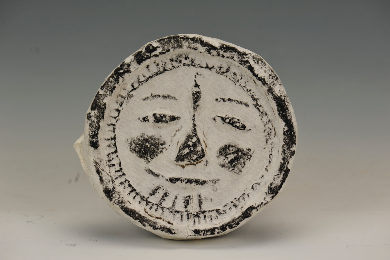 2020年7月30日国际友谊日之际,一枚来自南京六朝博物馆的人面纹瓦当